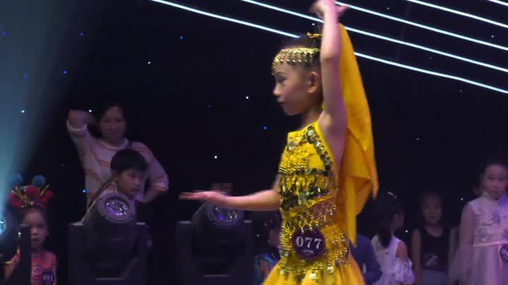 可爱的萌娃们大秀才艺,琴棋书画样样精通