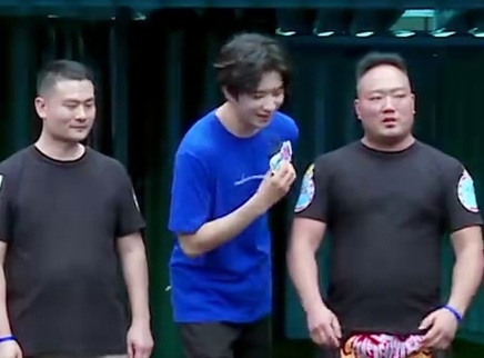 摇啊笑啊桥 民间“拳王”霸气挑战猛虎队