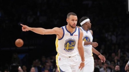 NBA热辣资讯 库里三分前4中4 破2900三分＋本季首位破70三分