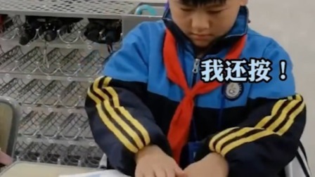 @所有人 老师抽查背诵情况，小男孩赶紧拿出“记忆面包”