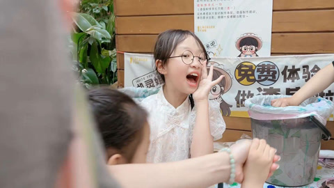 机灵姐大挑战 传统非遗文化漆扇挑战