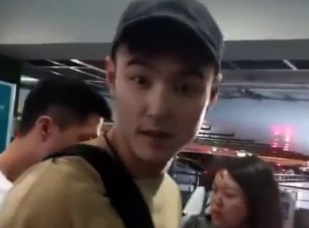 娱乐新鲜爆 阮经天被粉丝的土味情话撩到！