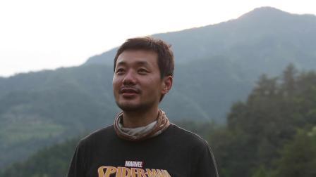 极限生存&middot;遗弃的村落 黑队意外发现高蛋白食物被退潮搁浅的河蚌 意味着新的食物来源