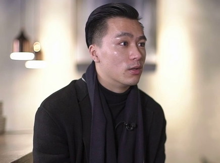二更视频 开保时捷送外卖的老板有点萌