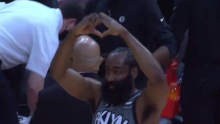 NBA热辣资讯 哈登比心回应火箭主场欢迎视频！这一幕真的太暖心了！