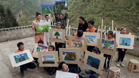 央视天团化身小学老师乡村代课，撒贝宁因好动被赶出教室？
