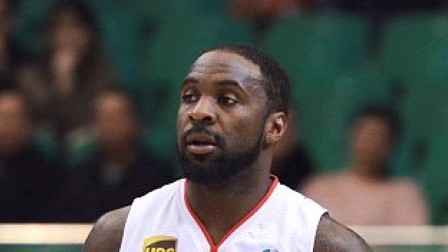 山东VS北控第二节：劳森断球反击一条龙上进，山东57-36领先北控