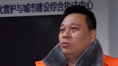 第一时间 初雪降临 两万名环卫工人昼夜除雪