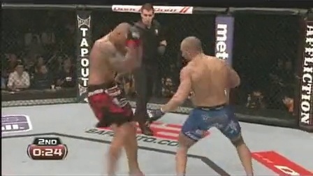 UFC无限制格斗 2012 UFC澳门赛比赛集锦 金东炫 胜 保罗-提亚戈