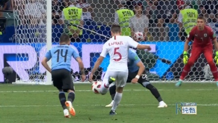 【进攻】灵性十足！格雷罗挑球过人后直接远程发炮 皮球高出横梁