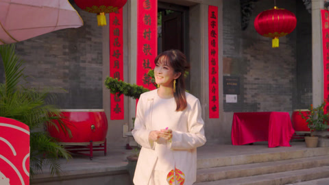 感受大良浪漫鱼灯迅游 体验超级碗腰旗橄榄球