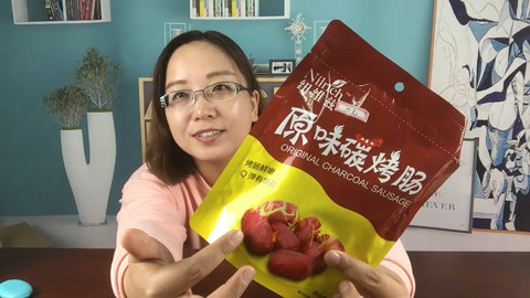 梁小轩和轩妈试吃各种美食 试吃“原味碳烤肠”