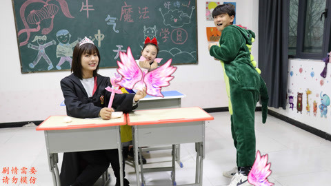 学生上课总是迟到，小美变出“超级飞鞋卡”，这下再也不怕迟到了