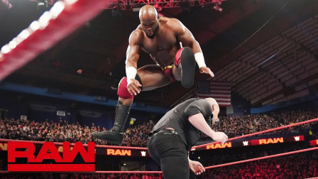 WWE RAW 2019 【RAW 03/18】阿波罗替偶像科特安格在摔跤狂热之前 先教训一下独狼
