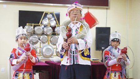 二更视频 天津牛人用锅碗瓢盆演奏 519