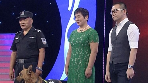 幸福来敲门【天津卫视】 警犬现场秀技艺 巡逻破案样样行
