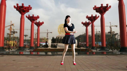 简单欢快广场舞《美丽的遇见》动作时尚大方，好听好看