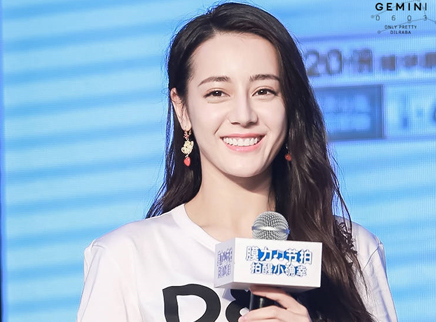 Cover star 迪丽热巴的护肤秘籍竟这样简单
