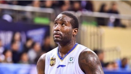 CBA 18/19赛季 江苏VS八一第二节：斯隆连得4分追平比赛，江苏49-49八一