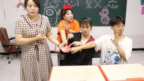 美女家务事 粘土不翼而飞，全班学生都不承认，老师用粘土测谎仪能找出凶手吗