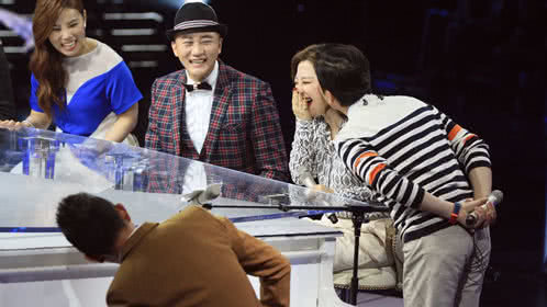 第11期：蔡国庆黄国伦争抢金美儿一吻