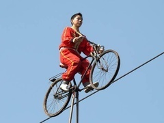 经典传奇 奇人怪事又来了 “牛人”是怎样炼成的