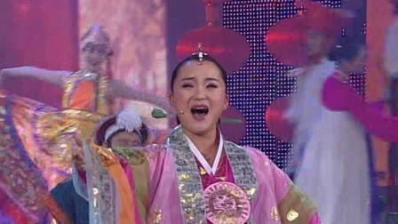 中央电视台春节联欢晚会 2007 香格里拉组合卞英花《欢乐和谐·民族情》，歌唱祖国繁荣