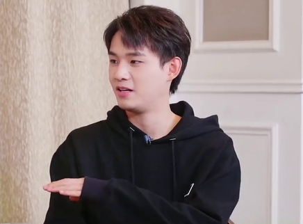 甜蜜的任务 姚琛膝盖有积液无法跑步
