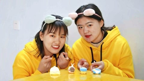 美女家务事 小晴和伙伴用粘土做家具