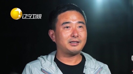 第一时间 老人高层住宅养28条狗扰民，民警劝导大爷提刀阻拦