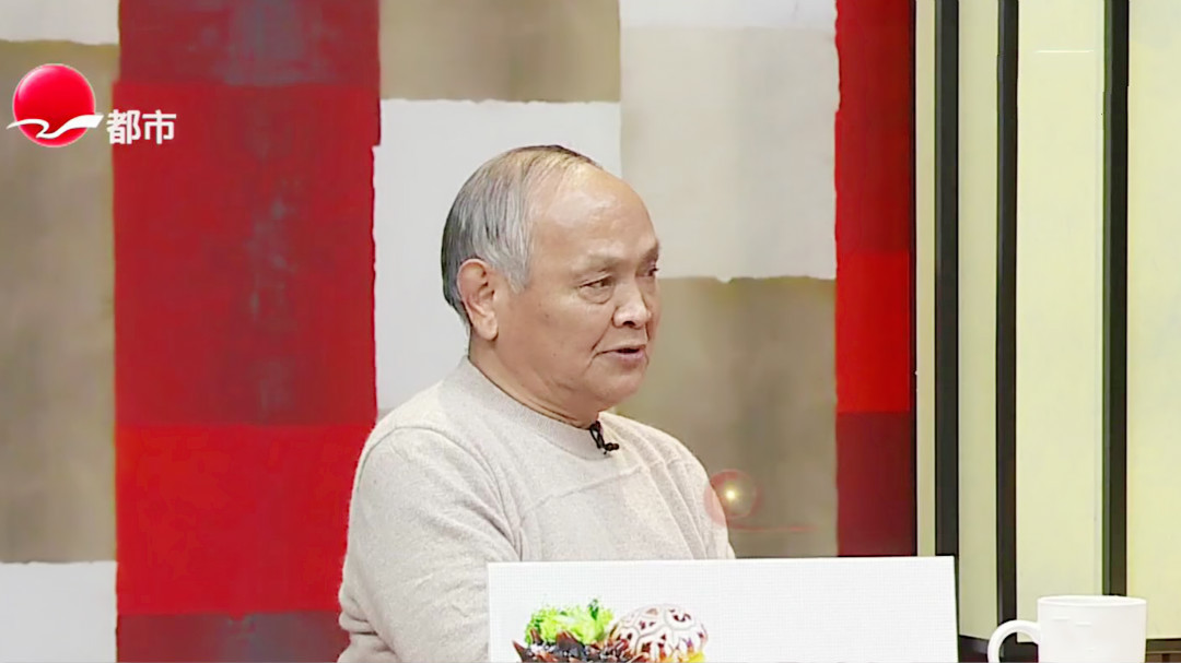 丈夫爱攒钱 为何却不肯给妻子买虾吃？