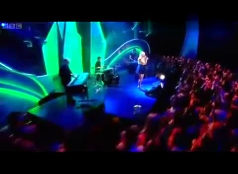 IU kiss&cry Kiss the Stars - Friday Download 现场版 12/01/27-Pixie Lott (小精灵洛特)