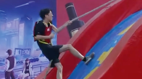 女生组全员遗憾落水 王旭阳奋勇闯关成功登顶
