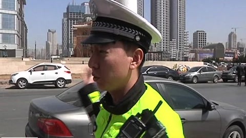 城市直通车 交警2小时查处66起违章