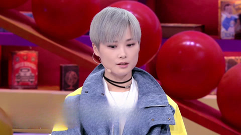 晓明手握李宇春神秘睡照?四导师决战奇葩王