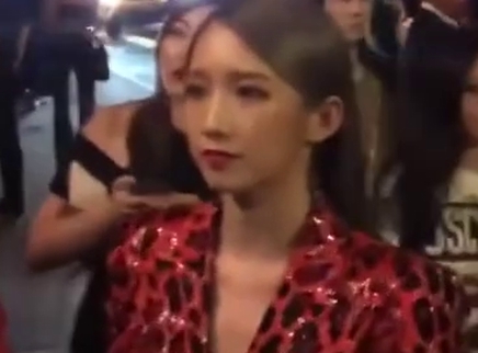 娱乐新鲜爆 孟美岐纽约时装周首秀