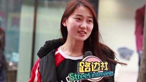 路边社 吃货和饭桶只差一个美女
