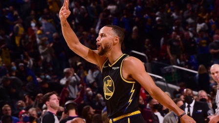 2021-2022赛季NBA集锦 NBA-库里25+10 维金斯19+6  勇士逆转76人