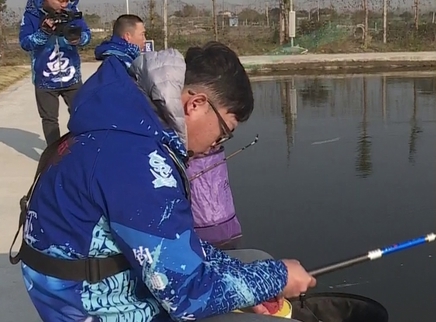 涉钓英雄传 冠军师徒双考验