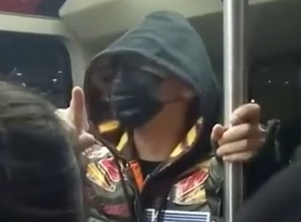 娱乐新鲜爆 李易峰指挥秩序粉丝齐刷刷应好