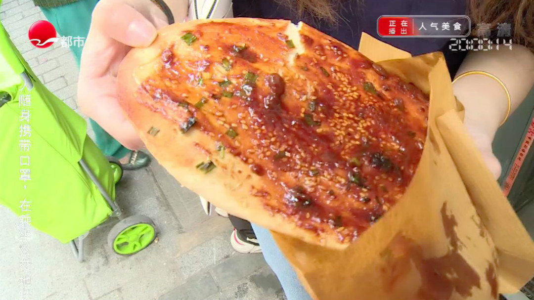 鲁班路菜场老式大饼 六月黄上市了？