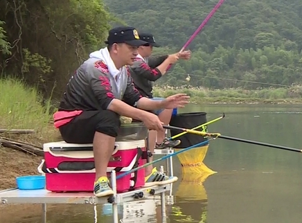 涉钓英雄传 险探水龙奇影