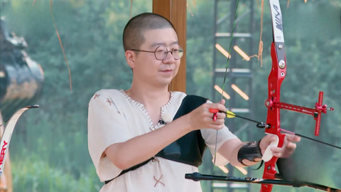 嗨放派第2季 李诞射箭用力过猛摄像机躺枪