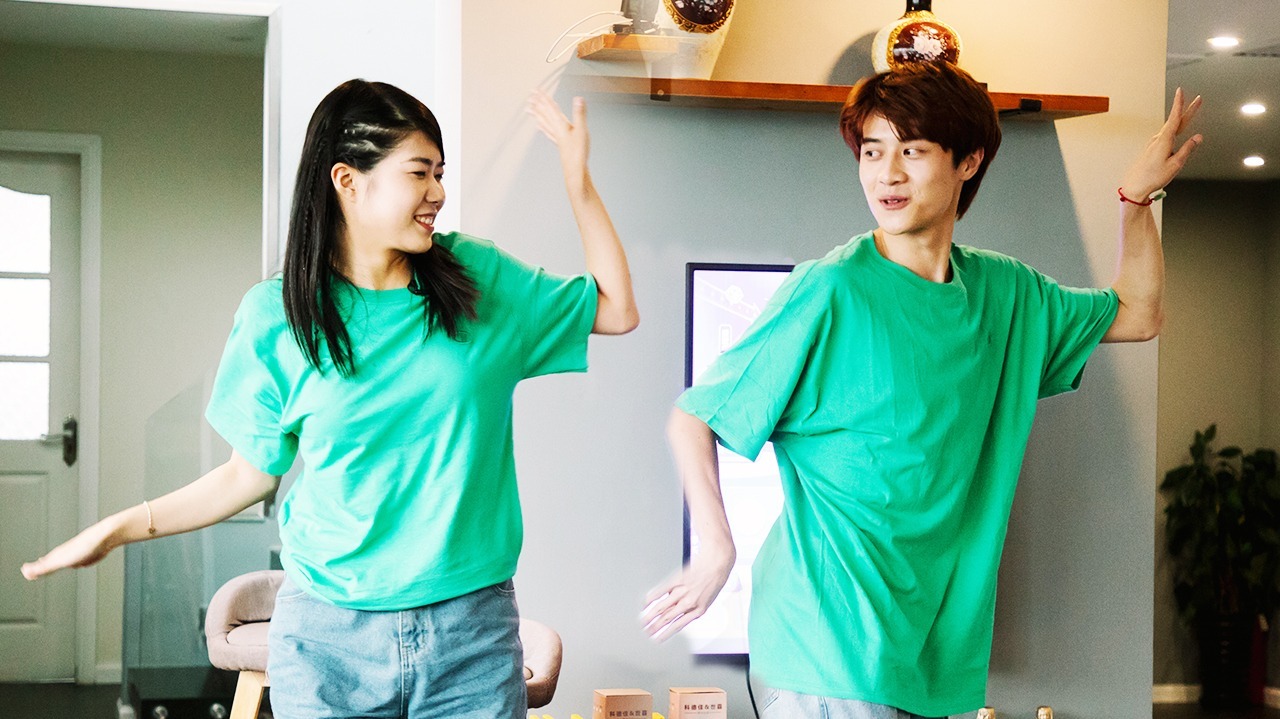 第5期：杨笠与年下弟弟宅家约会开party