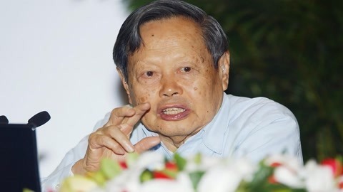 迷彩虎讲堂 院士杨振宁坚决反对 中国花千亿用20年造100公里对撞机：理由公开