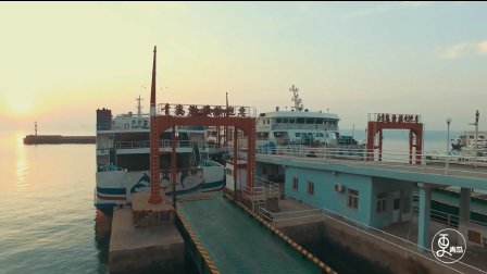 二更视频 青岛大爷每日驾驶轮渡11次 吃住都在船上 30年从未延误 831