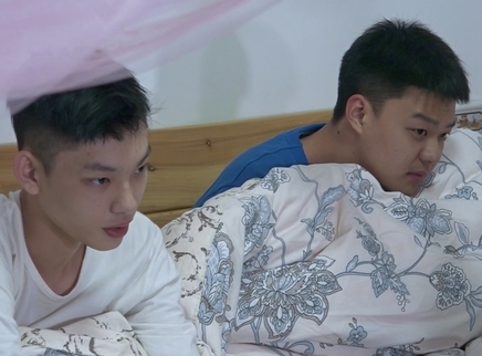 变形三兄弟遭深夜查房