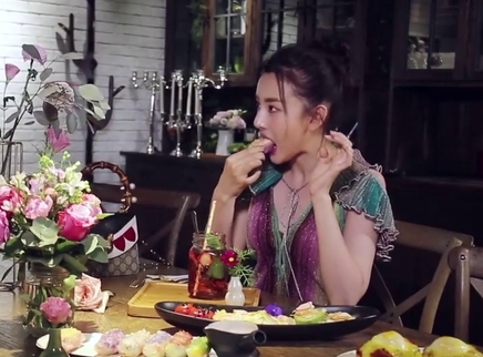 花少的冒险日记 爱美食爱萌宠的活力宋祖儿