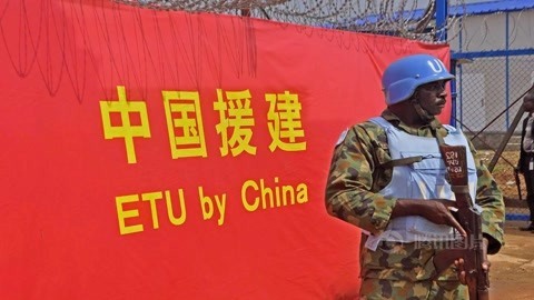 迷彩虎讲堂 非洲成天打仗：动不动就撤侨：中国为啥还要每年往里投600亿？