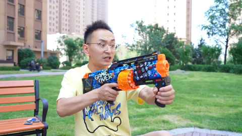 小志和僵尸玩花园战争